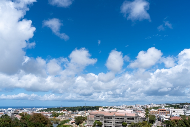 沖縄の青空と風景
